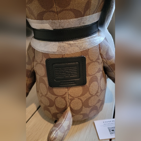 Coach X Peanuts Snoopy collectible plush - Picture 7 of 9